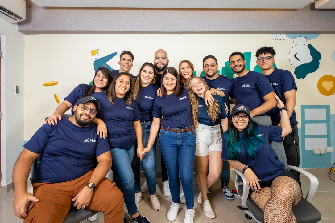 Equipo de trabajo de AlterEstate en oficina